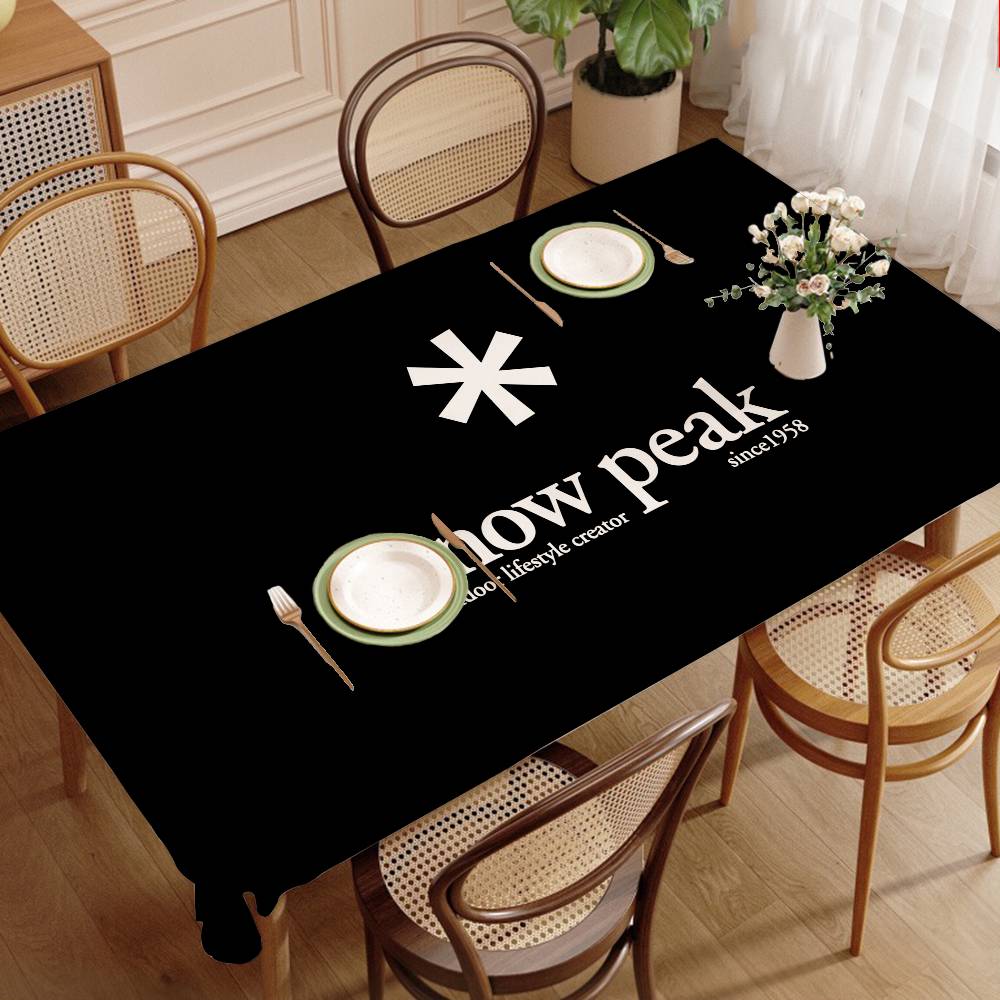 Home Textiles Today Logo - Modny, stylowy obrus z motywem S-Snow